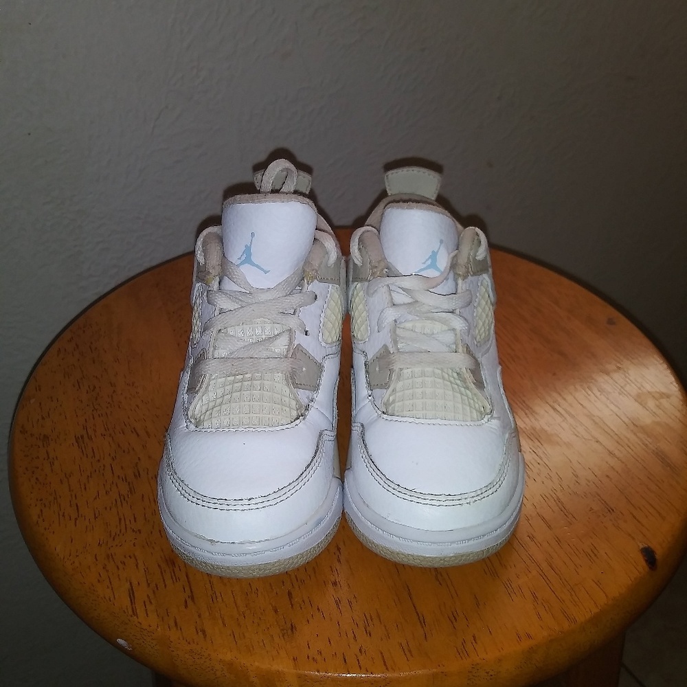 **SOLD***Nike Air Jordan 4 Sand Linen Retro.
